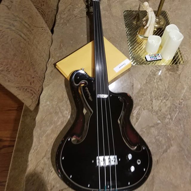Electric Basses – Dick's Bass Sales & Rentals